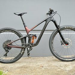 Giant Trance X Advanced Pro 29 2 , Large size, full carbon full suspension mountain bike, carbon wheels 