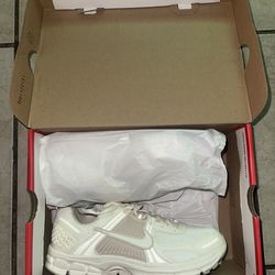 Nike Vomero 5 (GS) Kids Youth Size 5.5 Women’s Size 7 7.5