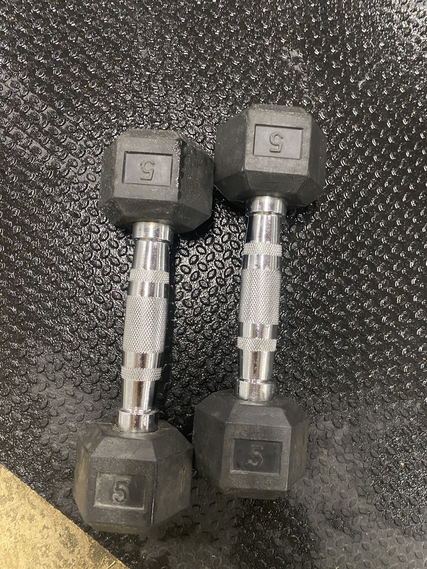 Pair of 5lbs rubber hex dumbbell set