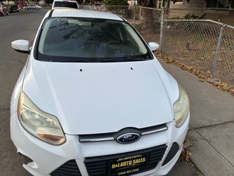 Ford Focus White hatchback