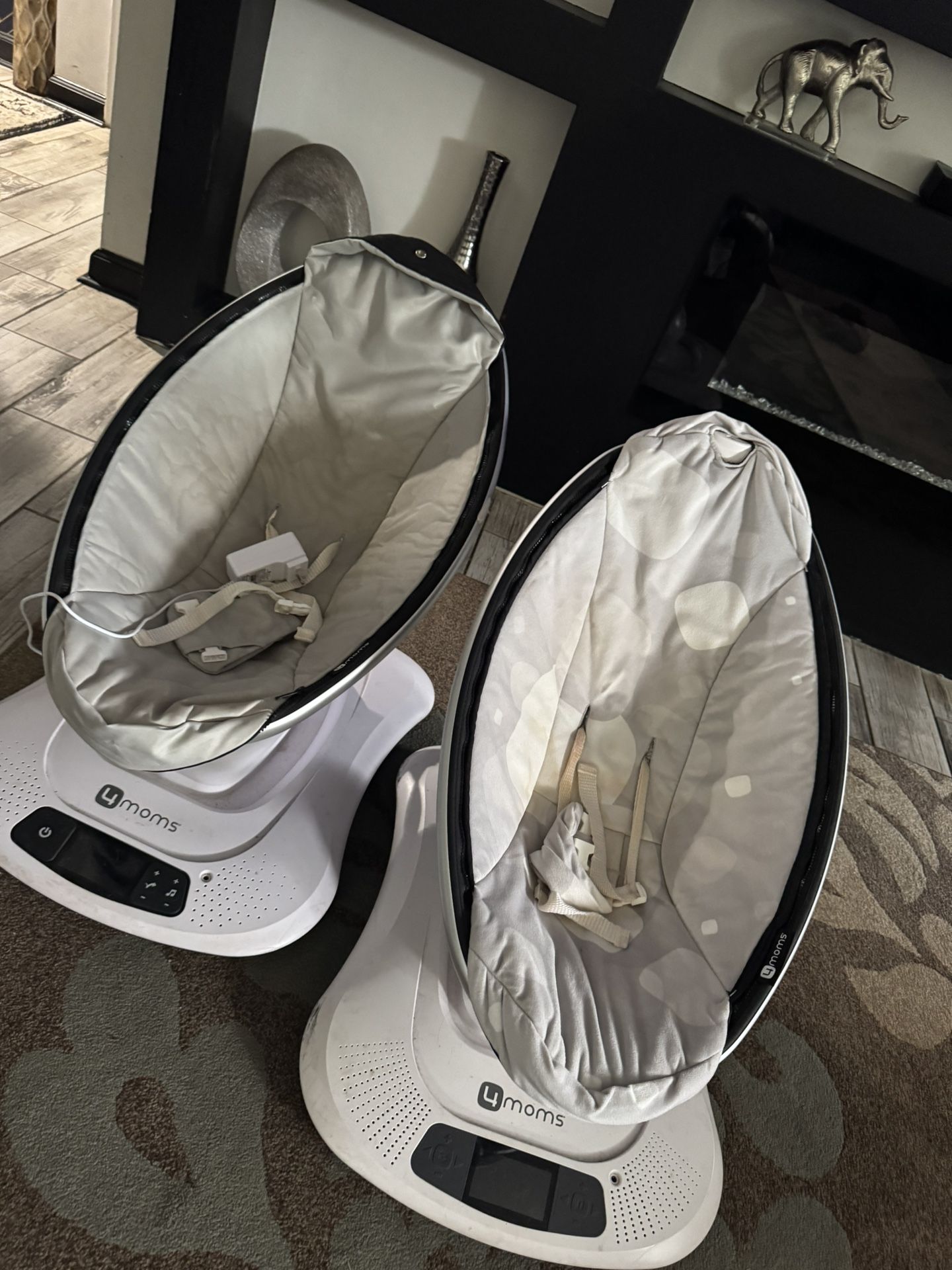 4 Moms Mamaroo Motion Baby Swing