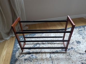 Adjustable shoe rack