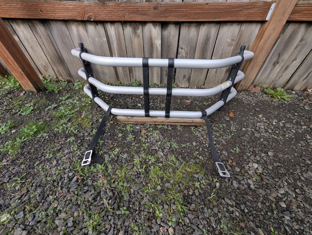 Toyota Bed Extender ( READ DESCRIPTION)