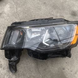 Driver Side Headlight For Jeep Grand Cherokee