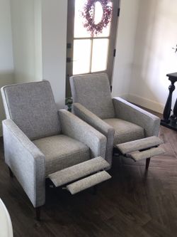 Set of two 28 in wide manual club recliners light gray