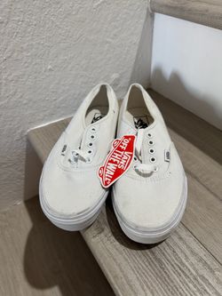 White Vans Classic Size 7 Me d