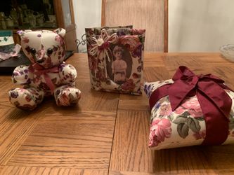 Photo album & picture frame, teddy bear, pillow