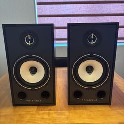 Triangle Borea Br03 Bookshelf Speakers. 