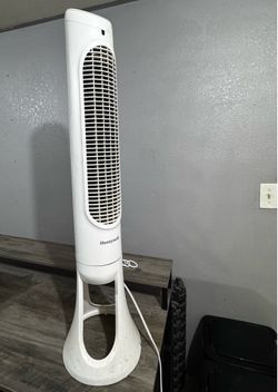 Oscillating Fan w/Remote In Madera