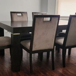 Dining Room Table & 8 Chairs