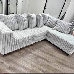 Brand NEW Light Grey Sectional Sofa 