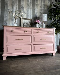 🌺 Newly Refinished Solid Wood 6 Drawers Dresser/ Soft Pink/ I Can Deliver