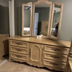 Cal King Bedframe With  Mattress And 2 Drexel Heritage Dressers And Nightstand - Solid Wood