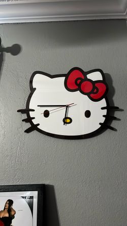 Hello Kitty Clock