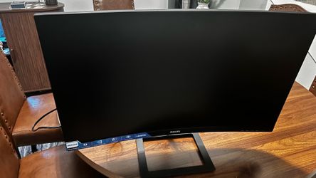 Curved monitor