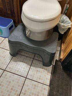Squatting stool