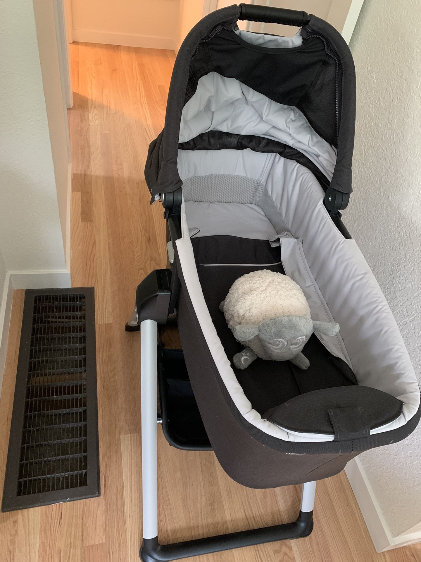 Demi Nuna Bassinet