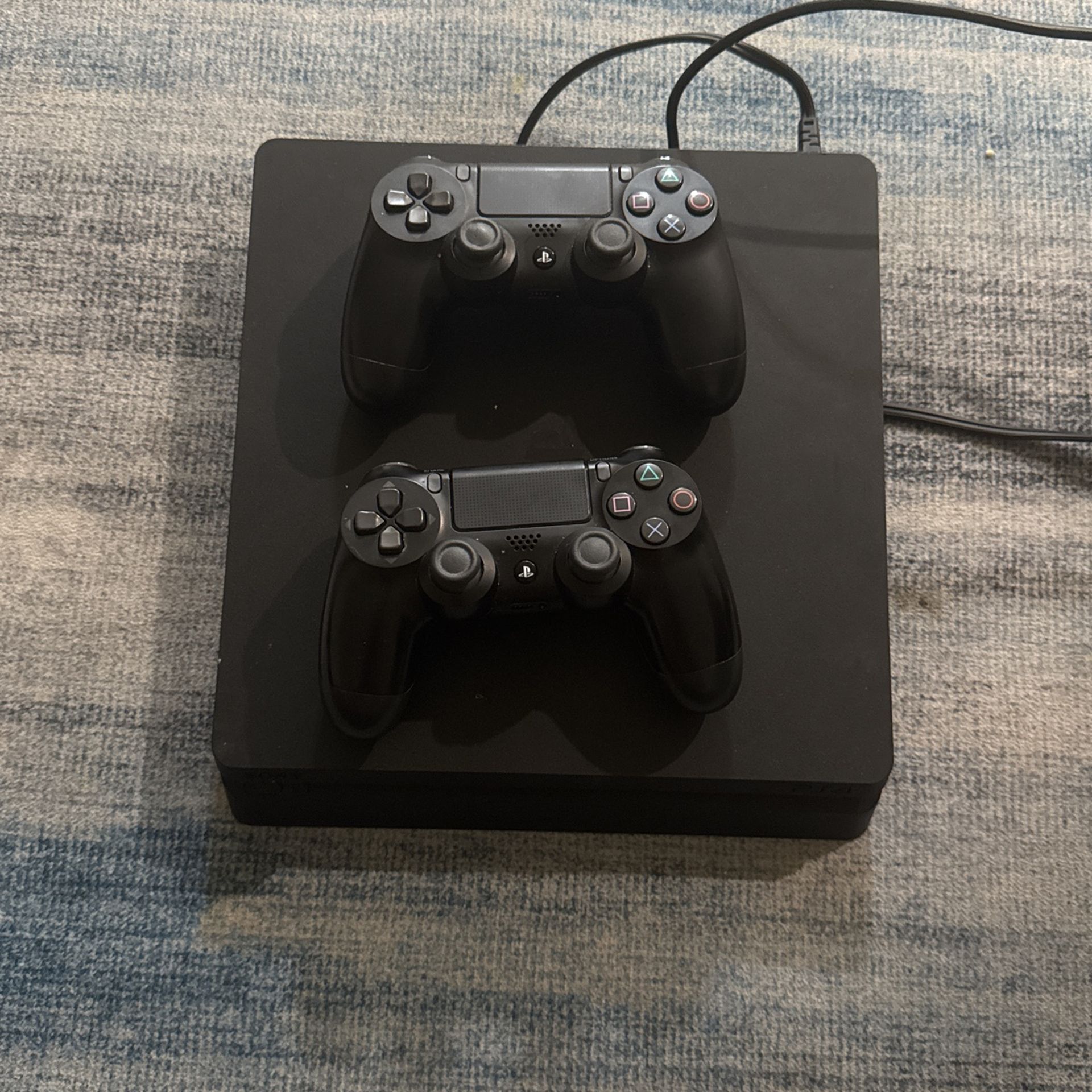 Ps4 Slim + 2 Controllers + Fifa24