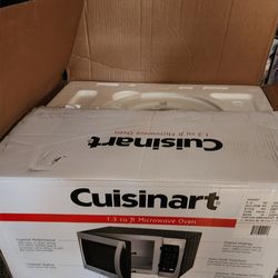 New Cuisinart 1.3 cu ft Microwave Ove