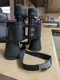 Like New "Bushnell" Insta Focus 10X-30x50 Zoom Binoculars