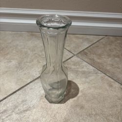 9" clear vase