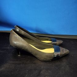 Anne Klein Black Closed Toed Leather Mid Heels(Size 6.5)