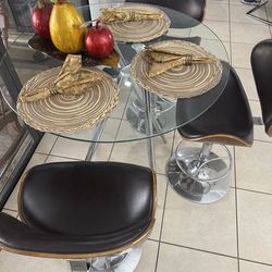 Coffee table & chairs