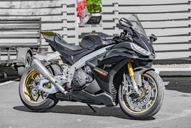 2022 Aprilia Rsv4f