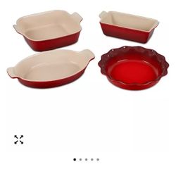 Le Creuset
Stoneware 4-Pc. Heritage Bakeware Essentials Set