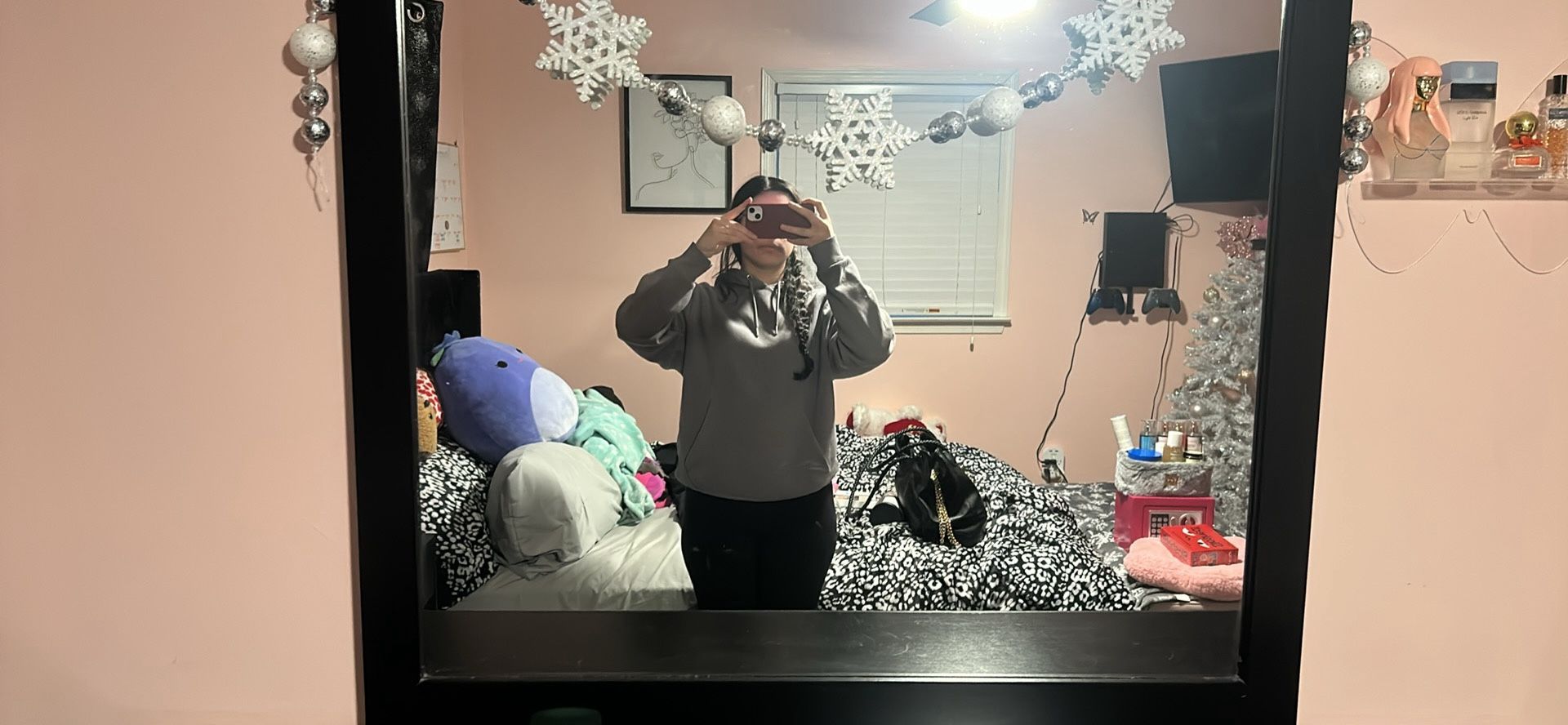 Black Dresser With Mirror