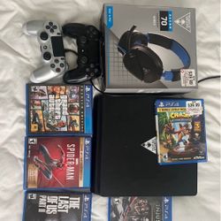 PS4 Slim 