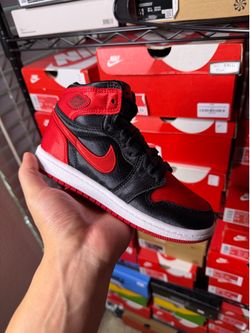 Nike air Jordan 1 satin bred size 13c brand new