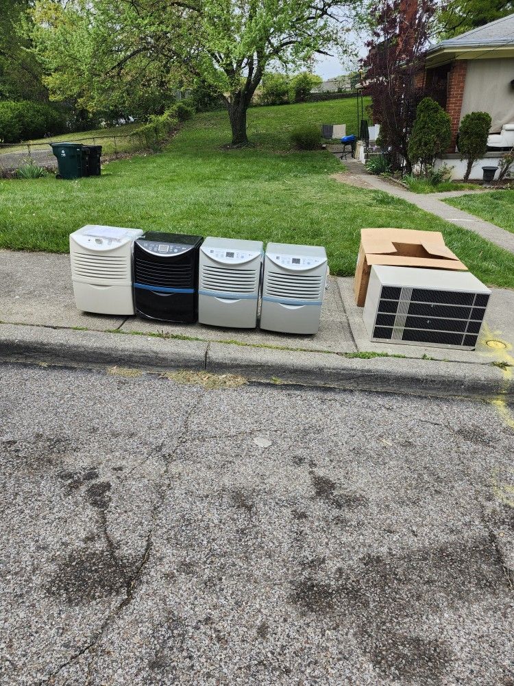 4 Air Purifiers and a air Conditioner case I Want 150 For All