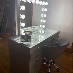 Se vende cadenita y vanity