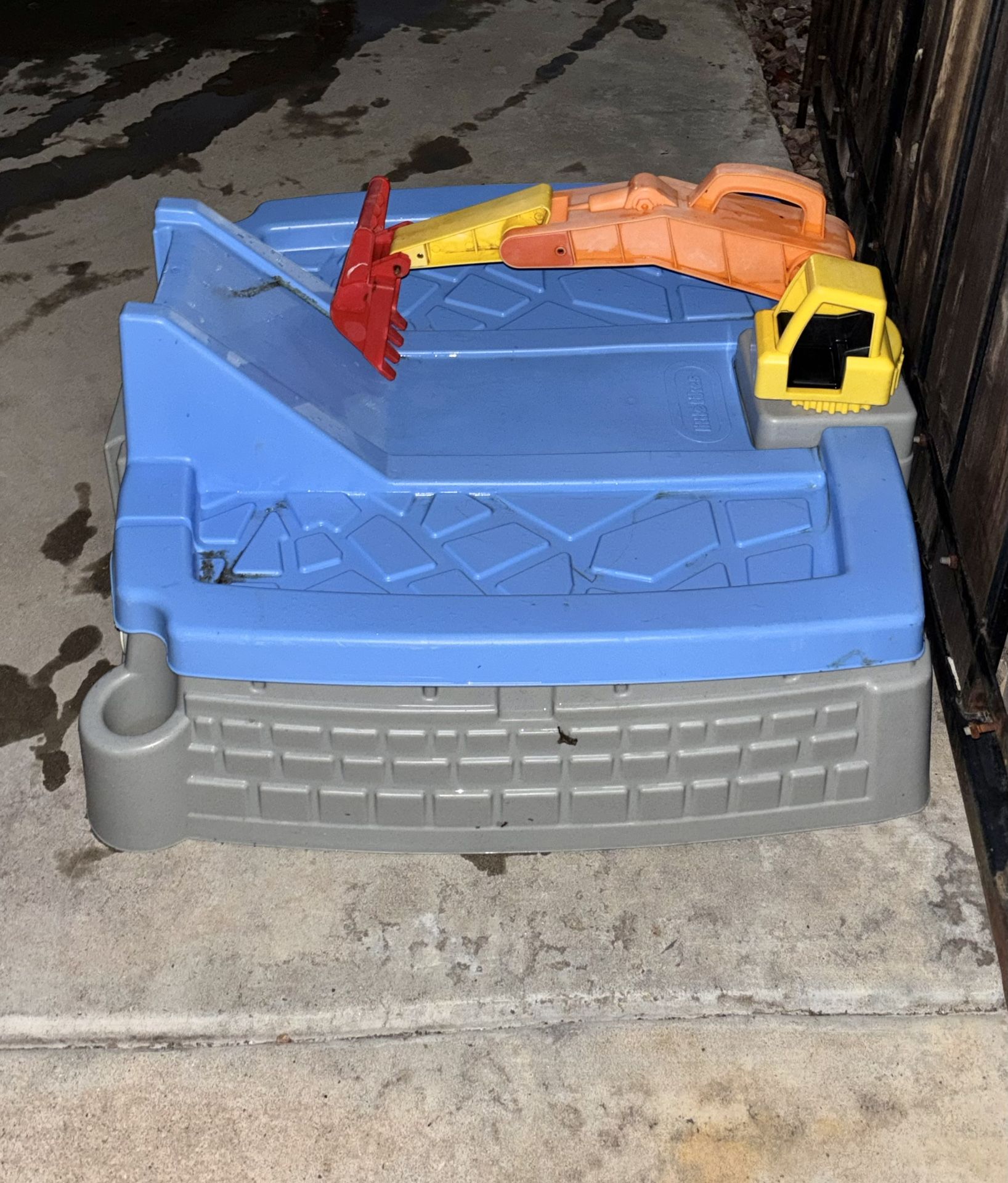 Little Tikes Tractor Sand Box