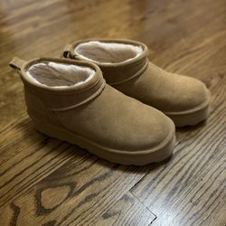Bearpaw Retro Shorty Size 10