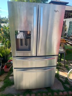 Refrigerator grande funciona muy bien todo
