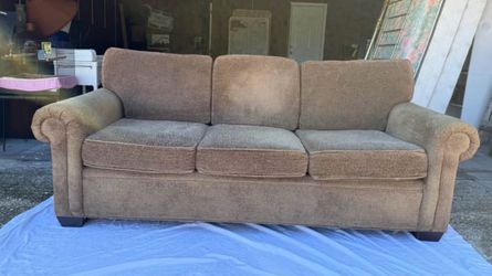 VERY COMFORTABLE! Luxury Drexel Sofa-Couch. High Quality Feather Cushions! CAN DELIVER!!