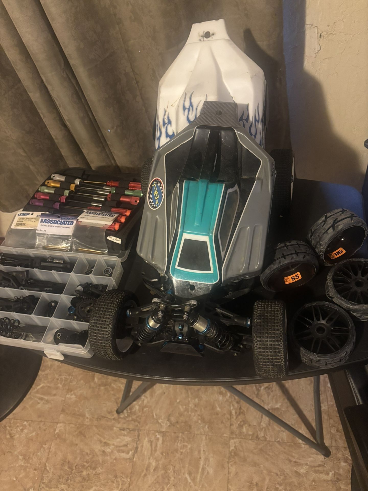 Team Associated 1/8 Buggy 