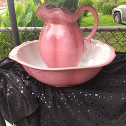 Large  Pink Pictcher And Bowl ... Vintage 
