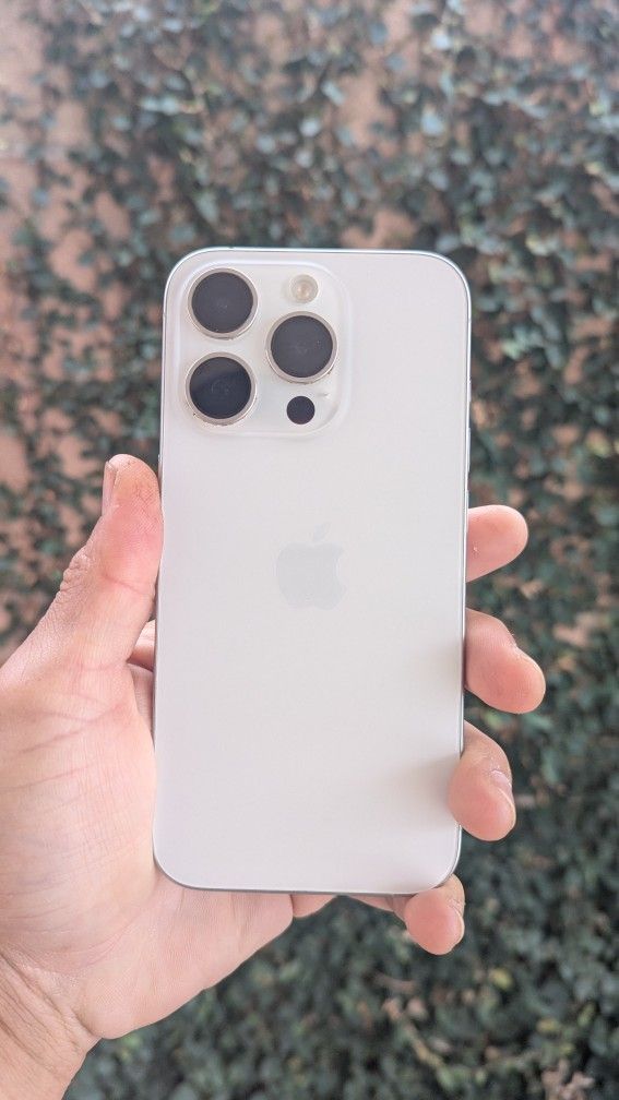 Apple iPhone 15 Pro 128GB Unlocked No Sim Restrictions White