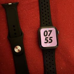 Apple Watch Series 4 (44mm) 