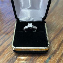 10k White Gold Engagement Ring 