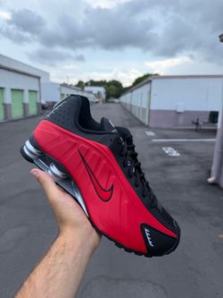Nike Shox R4 university red size 13