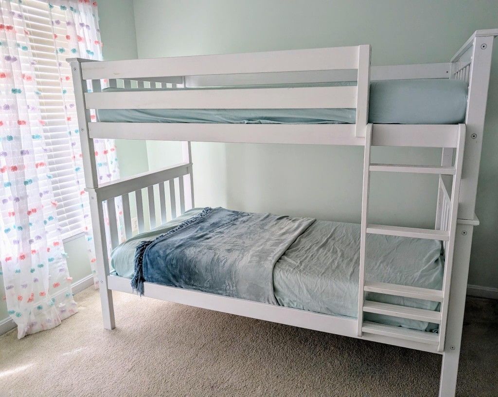 Solid Wood White Twin/Twin Bunk Bed