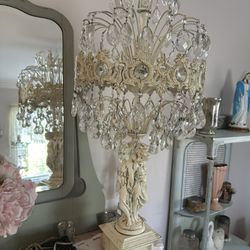 Vintage 8 Light Beautiful Lamp, 96 Crystals 