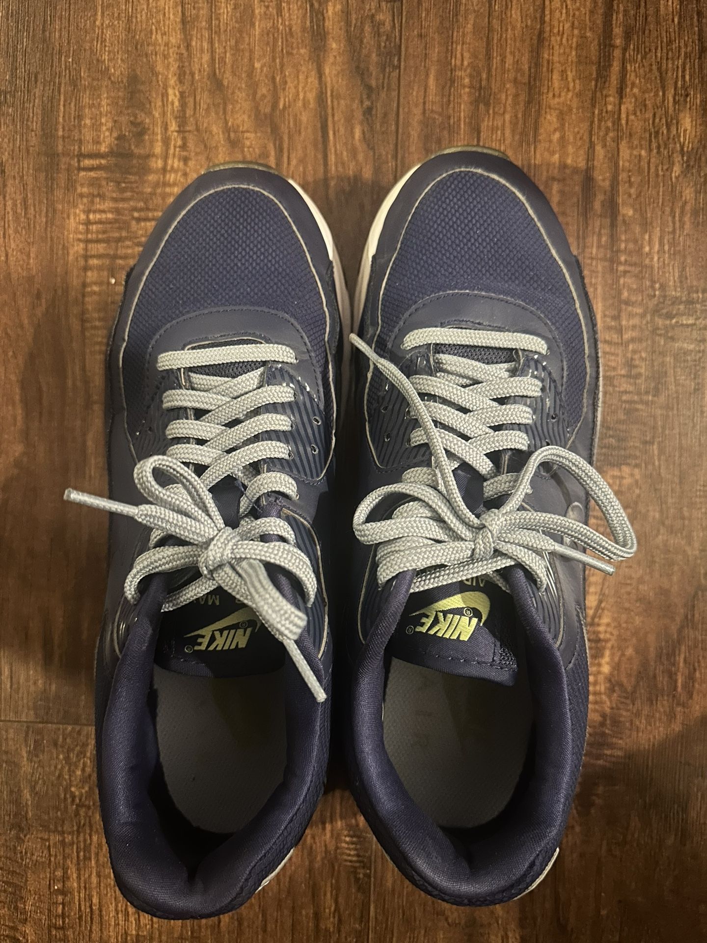 Nike Air Max 90. Womens Size 9. Navy.