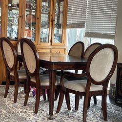 Beautiful high quality dining table with 6 chairs