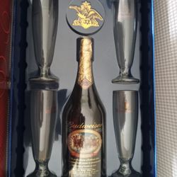 Budweiser Limited Edition 2000 Holiday Clydesdale Bottle/Glass Set