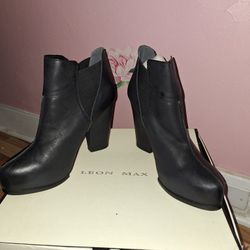 Black Boots By Leon Max
